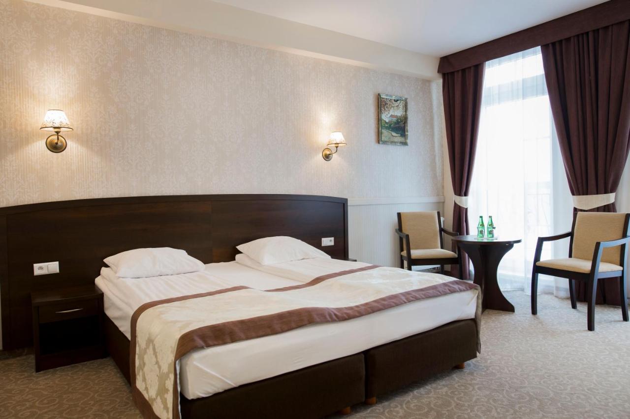 Dwor Dwikozy Hotel Eksteriør billede